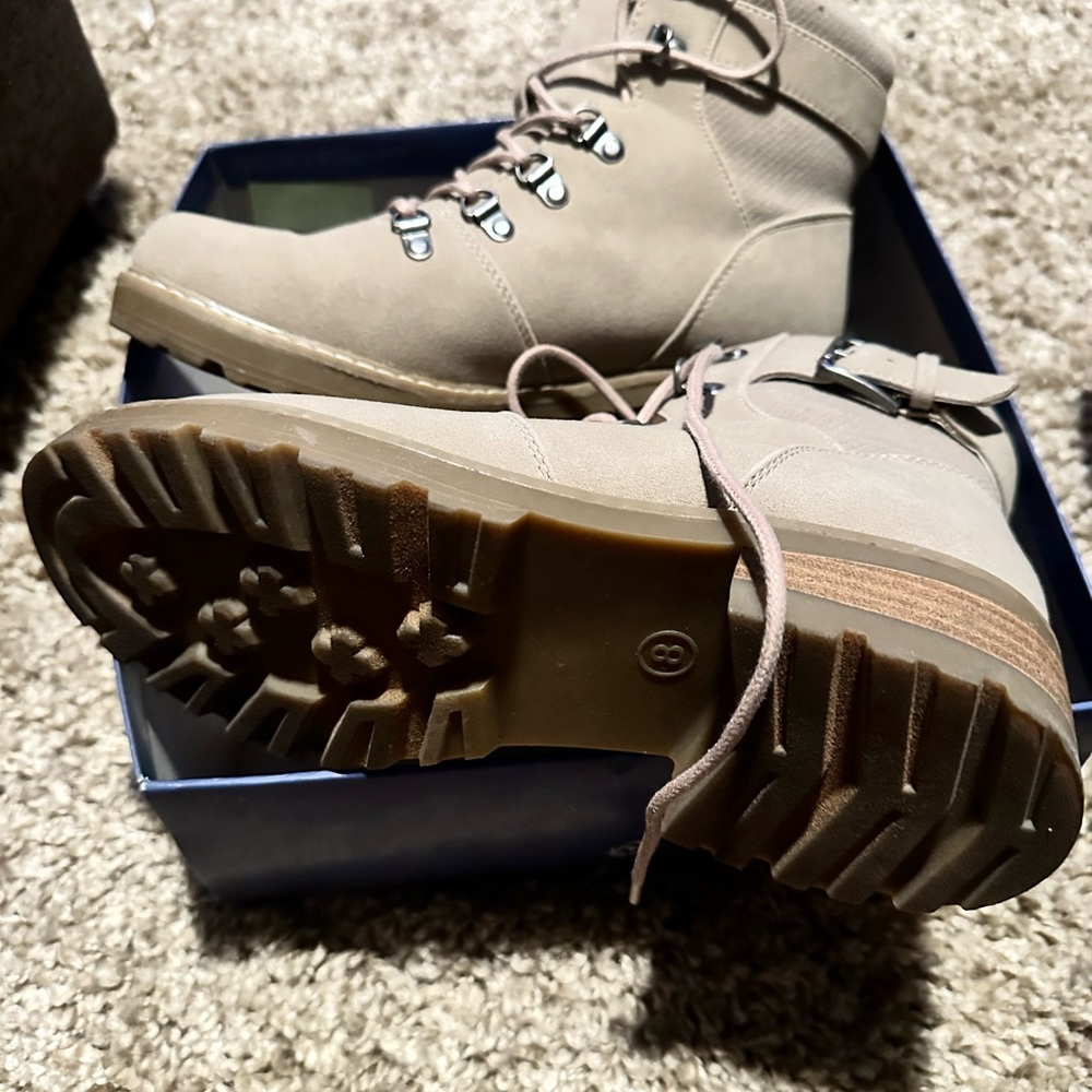 Universal Thread Kelly Boots - Picture 3 of 9
